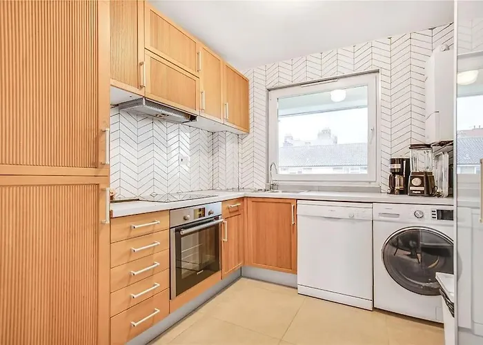 2 Bed Bright Flat In Fulham