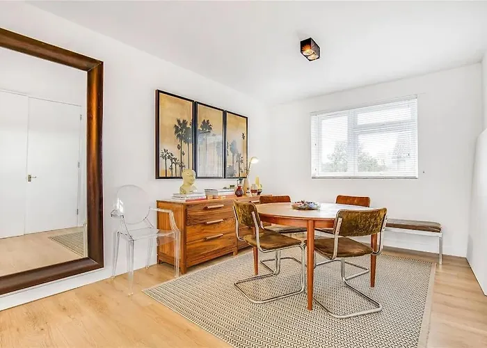 2 Bed Bright Flat In Fulham